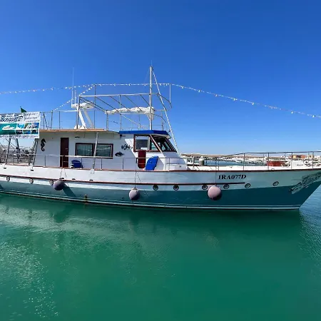 Botel Bonasera